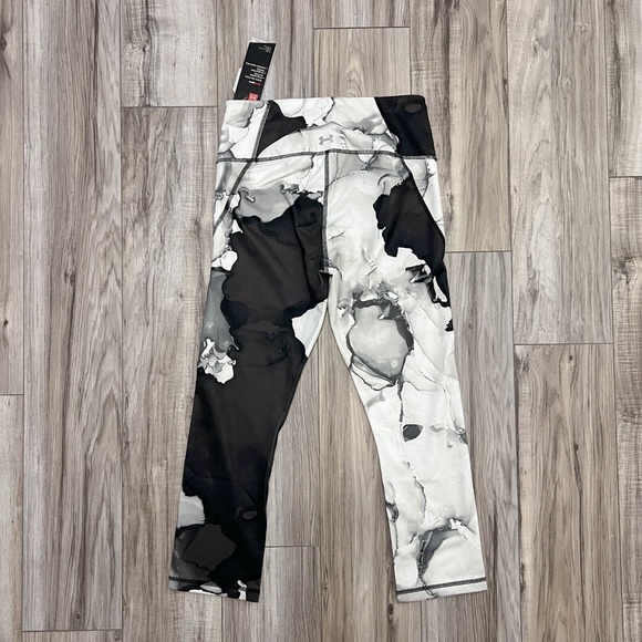 Under Armour Women HeatGear Training Crop Tight 1320551-008 Black White Size XL - Picture 2 of 11